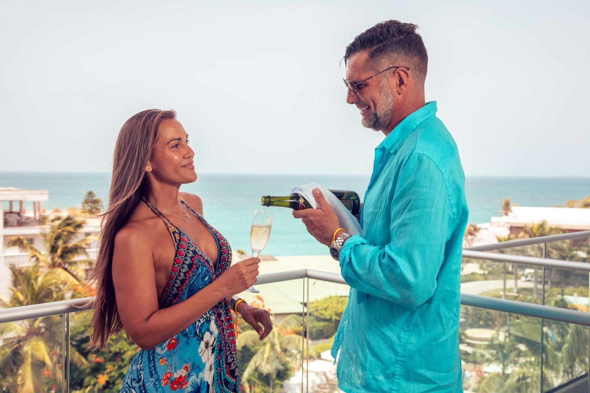 Sonesta Maho Beach All Inclusive Resort Casino & Spa Exterior photo