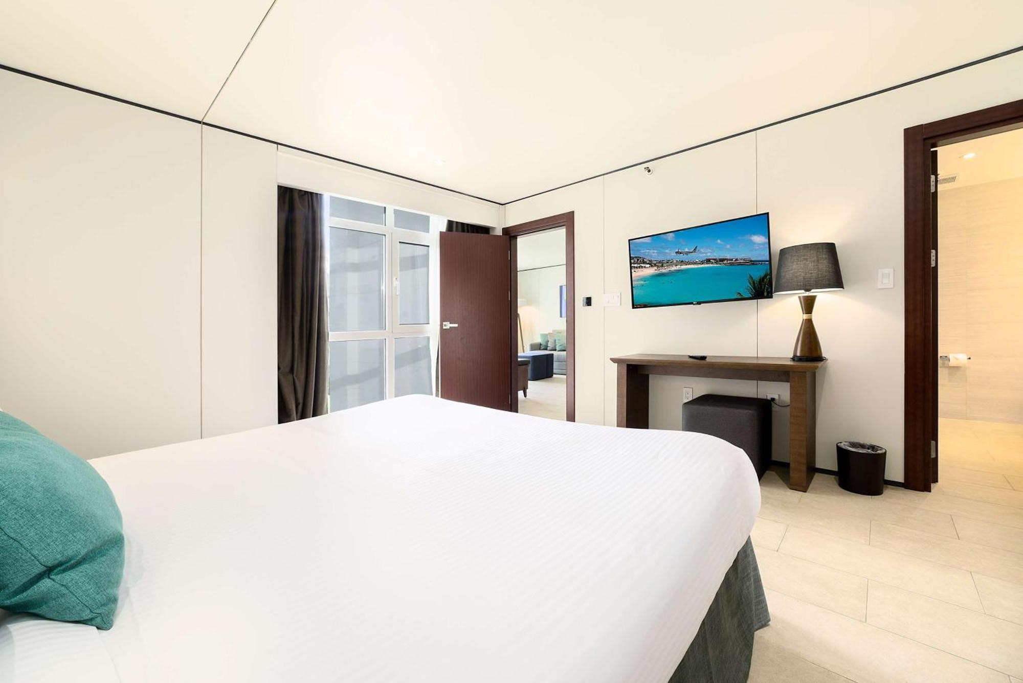 Sonesta Maho Beach All Inclusive Resort Casino & Spa Exterior photo