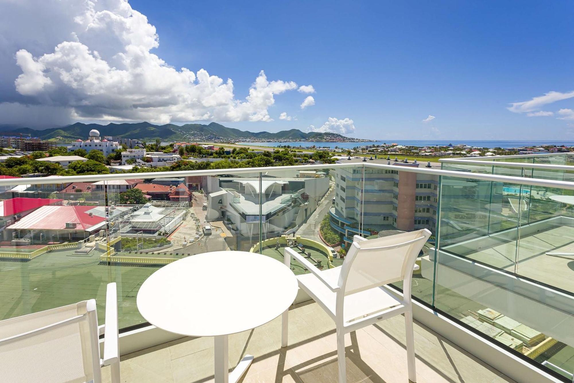 Sonesta Maho Beach All Inclusive Resort Casino & Spa Exterior photo