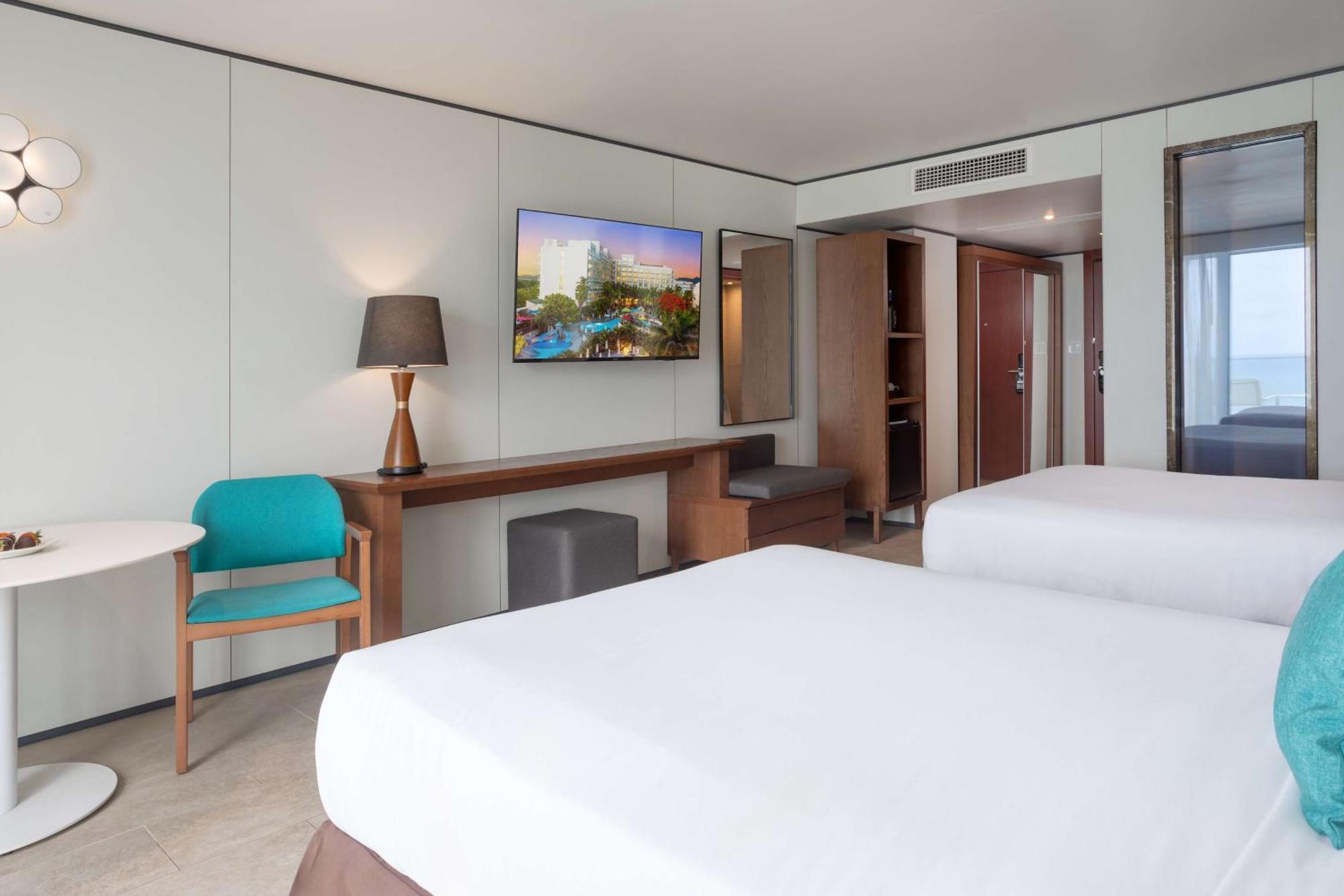 Sonesta Maho Beach All Inclusive Resort Casino & Spa Exterior photo