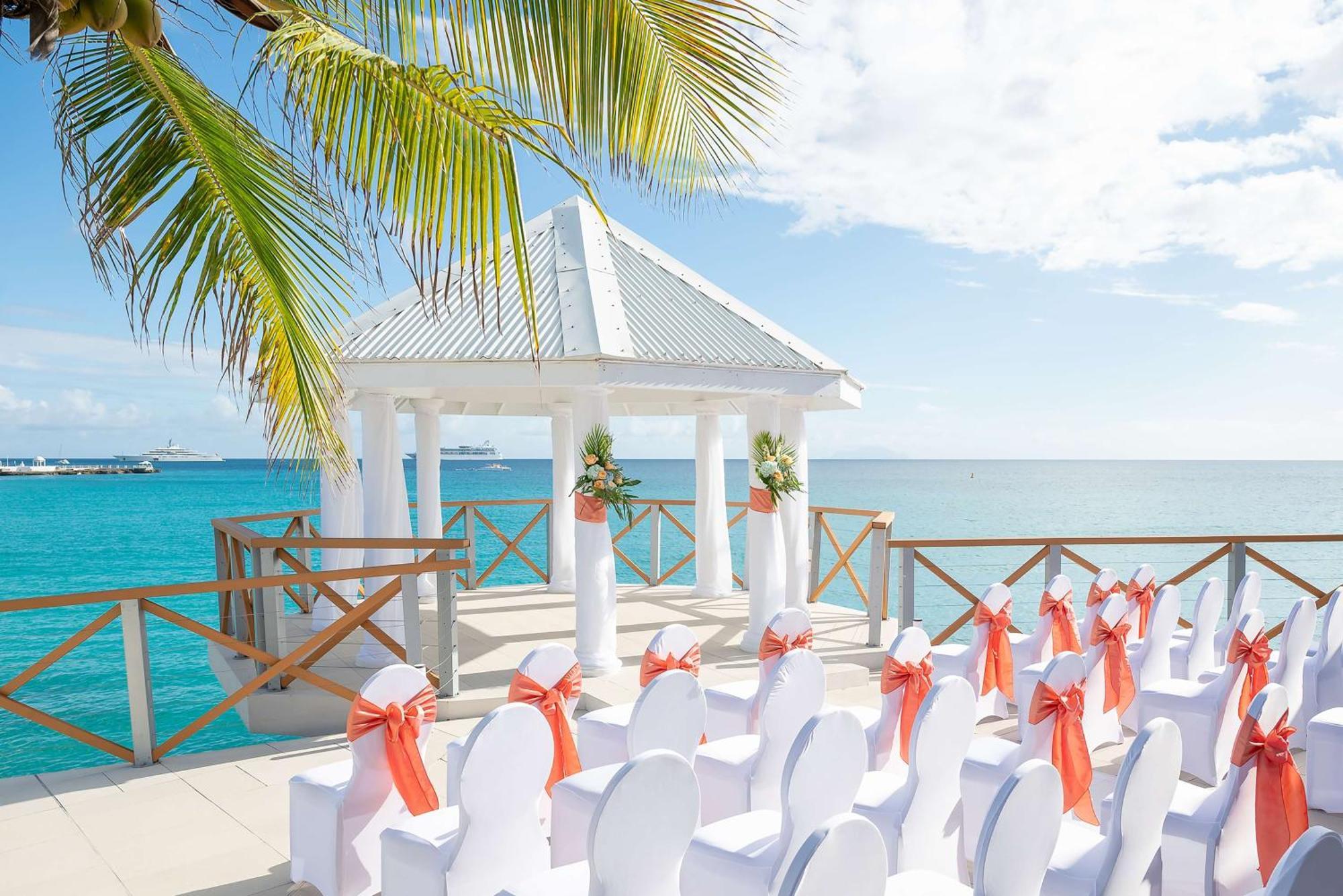Sonesta Maho Beach All Inclusive Resort Casino & Spa Exterior photo